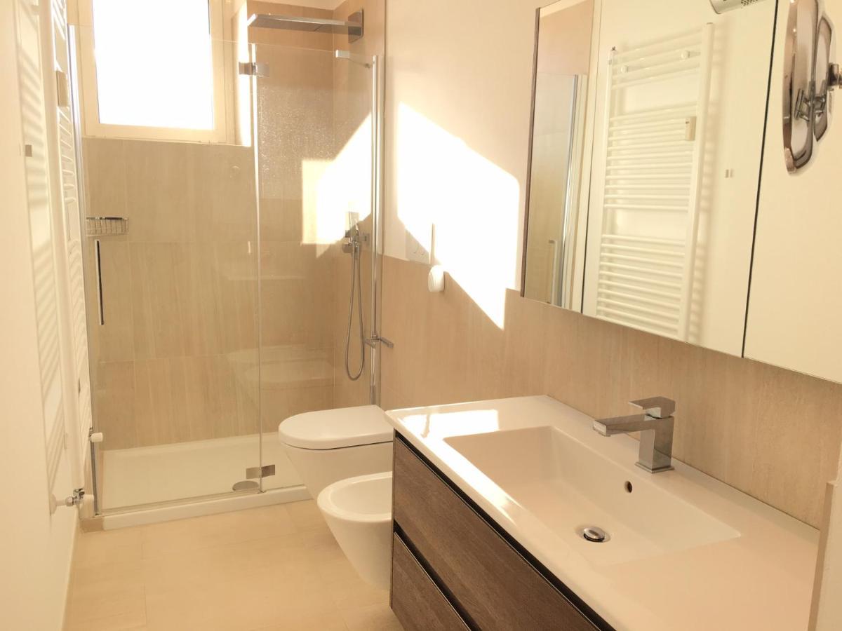 Apartmán Attico Palazzo Di Vetro Luino Exteriér fotografie