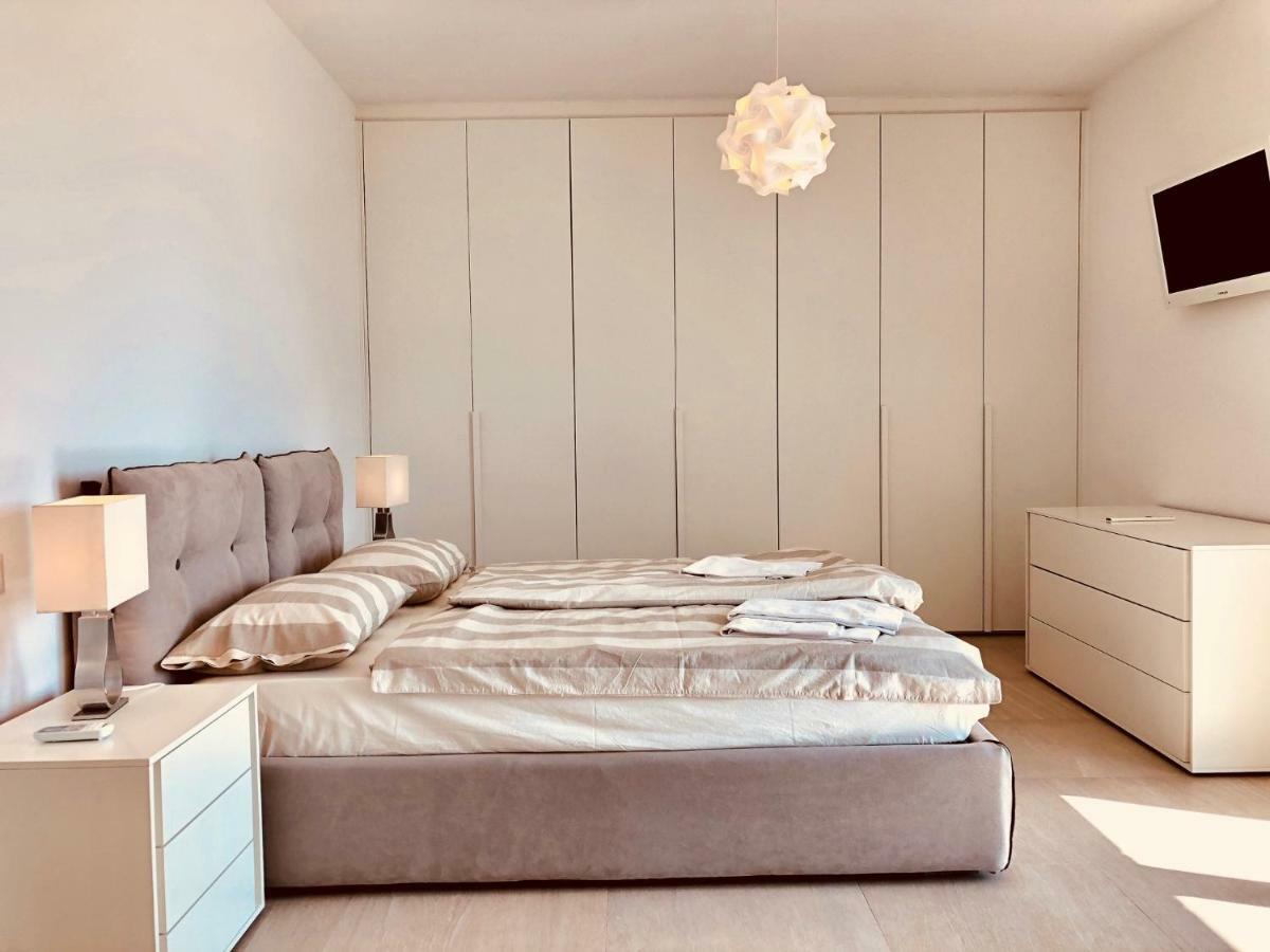 Apartmán Attico Palazzo Di Vetro Luino Exteriér fotografie