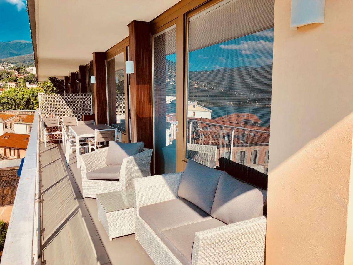 Apartmán Attico Palazzo Di Vetro Luino Exteriér fotografie