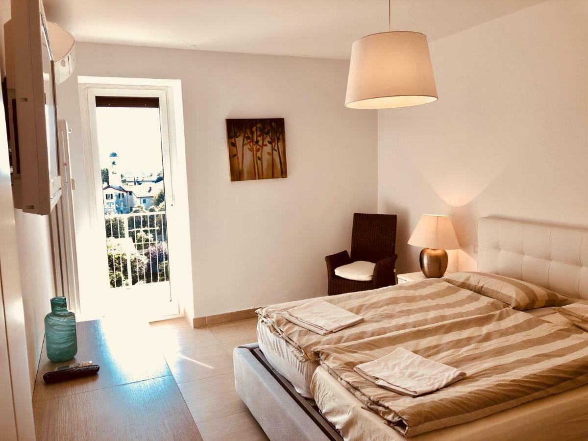 Apartmán Attico Palazzo Di Vetro Luino Exteriér fotografie