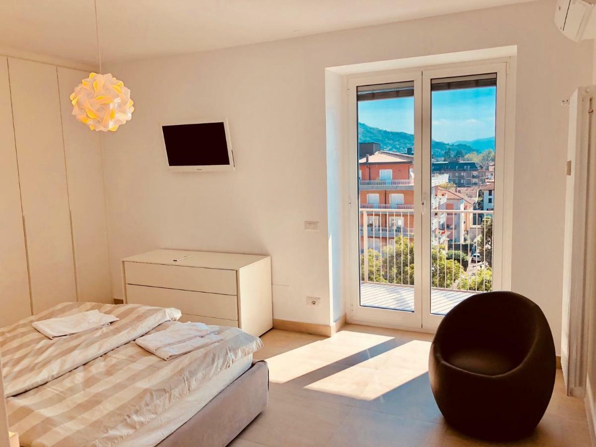 Apartmán Attico Palazzo Di Vetro Luino Exteriér fotografie